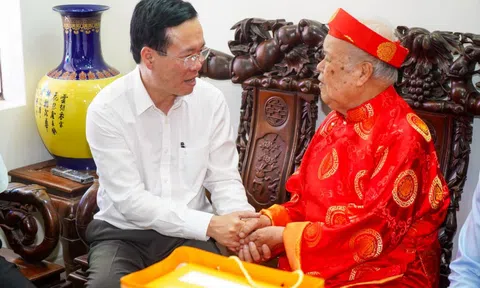 Chủ tịch nước Võ Văn Thưởng thăm người cao tuổi ở Hải Phòng